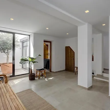 Renovated Townhouse San Roque 91