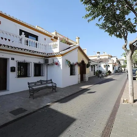 Renovated Townhouse San Roque 91 Holiday home